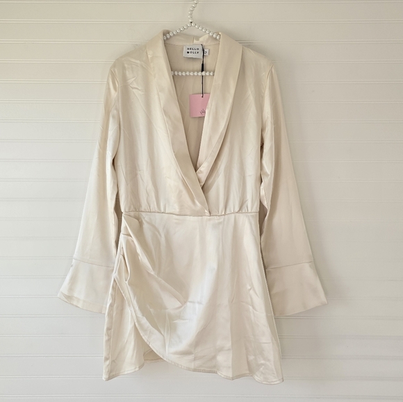 NWT Hello Molly Silky Girl Vibes Satin Mini Dress Champagne 6 - Picture 3 of 9